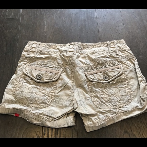 Esprit Women Shorts - Picture 4 of 7